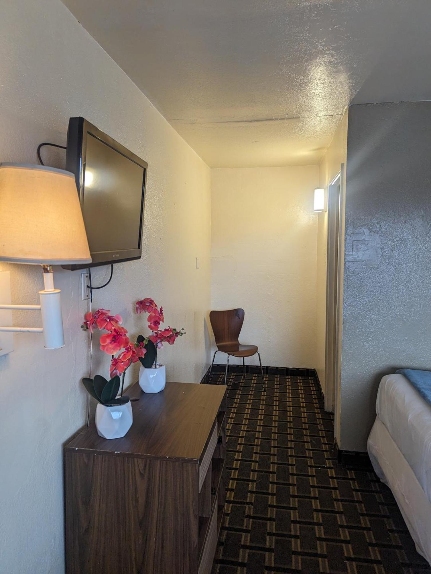 Southern Comfort Hotel Талса Экстерьер фото