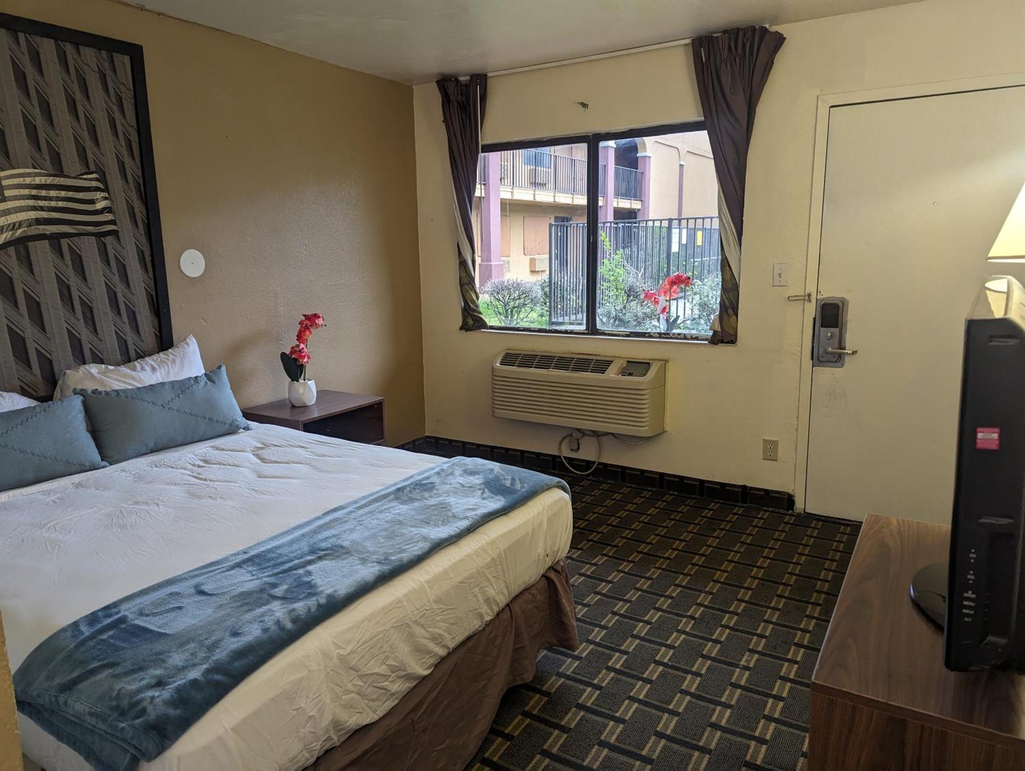 Southern Comfort Hotel Талса Экстерьер фото